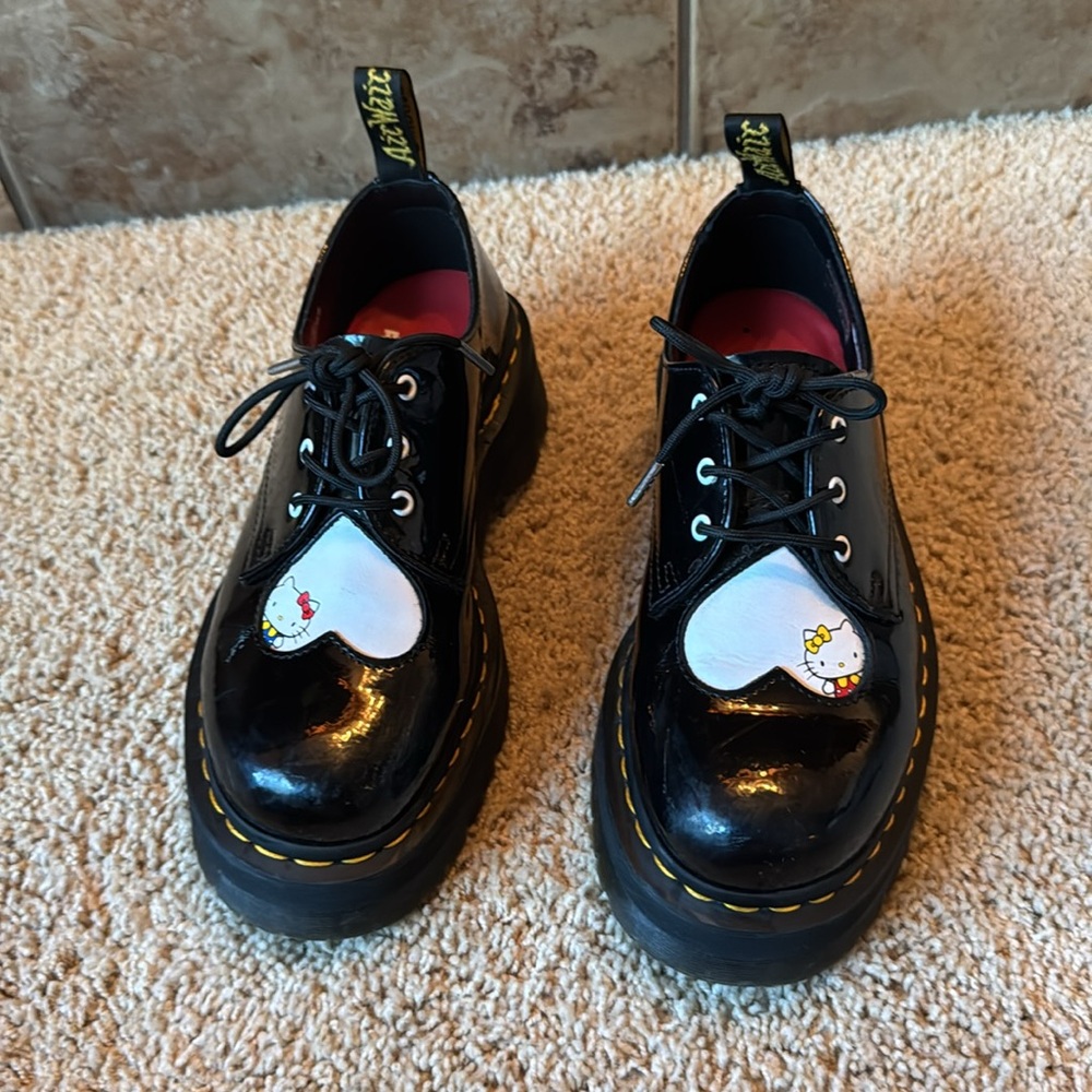 Dr. Martens 1461 WOMEN'S HELLO KITTY
PLATFORM PATENT SHOES - Picture 7 of 8